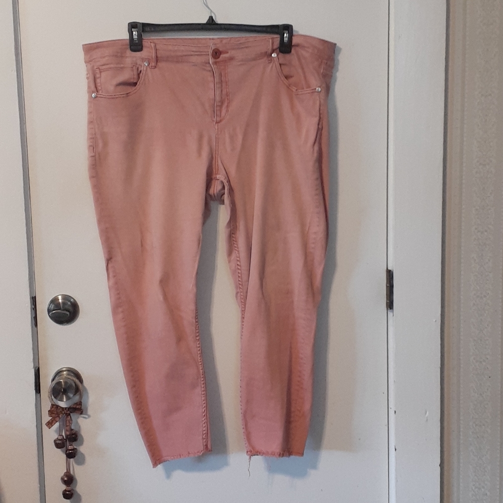 22W Maurices frayed bottom stretch ankle jeggings fit snug